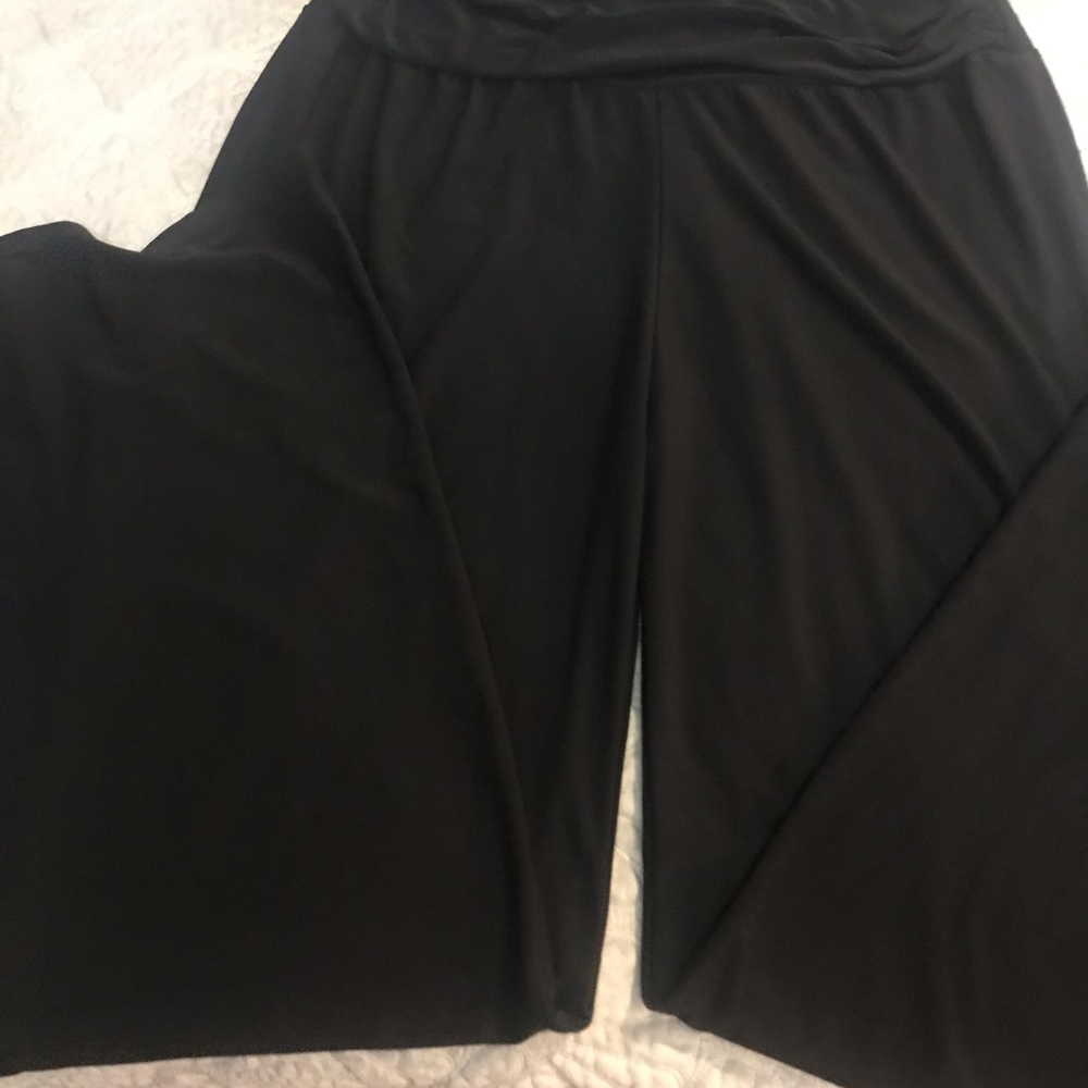 😘Win Win Black Palazzo Pants😘